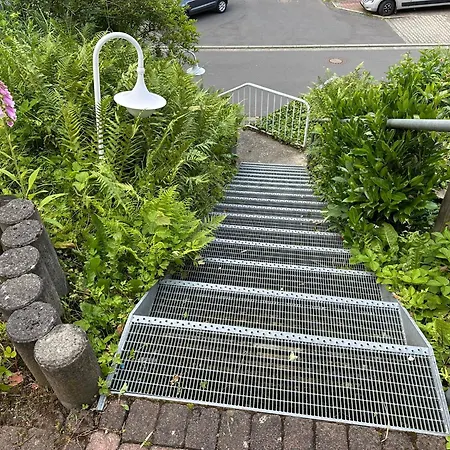 Fruehstuecken In Naturidylle *